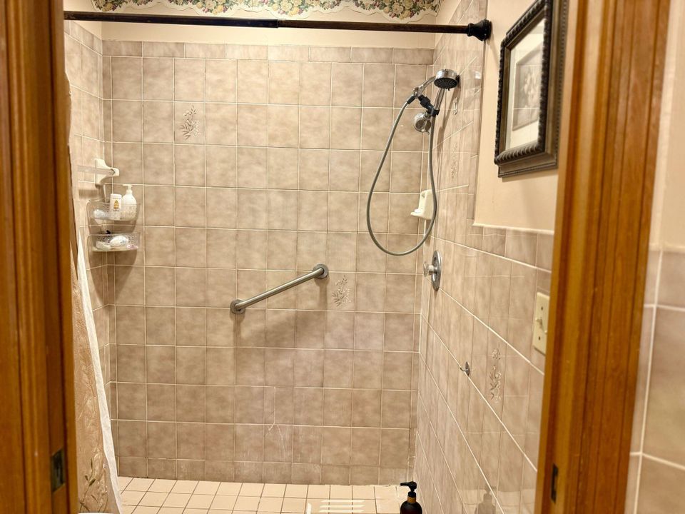 Activo con contrato: $659,900 (4 camas, 3 baños, 2326 Pies cuadrados)