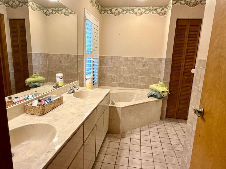 Activo con contrato: $659,900 (4 camas, 3 baños, 2326 Pies cuadrados)