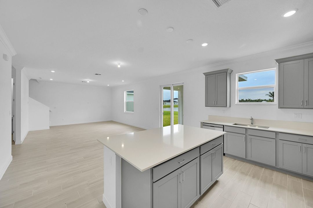 На продажу: $449,900 (4 спален, 2 ванн, 2581 Квадратных фут)