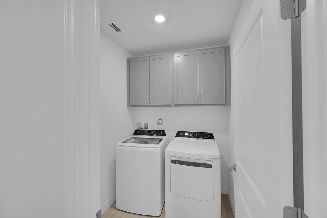 На продажу: $449,900 (4 спален, 2 ванн, 2581 Квадратных фут)