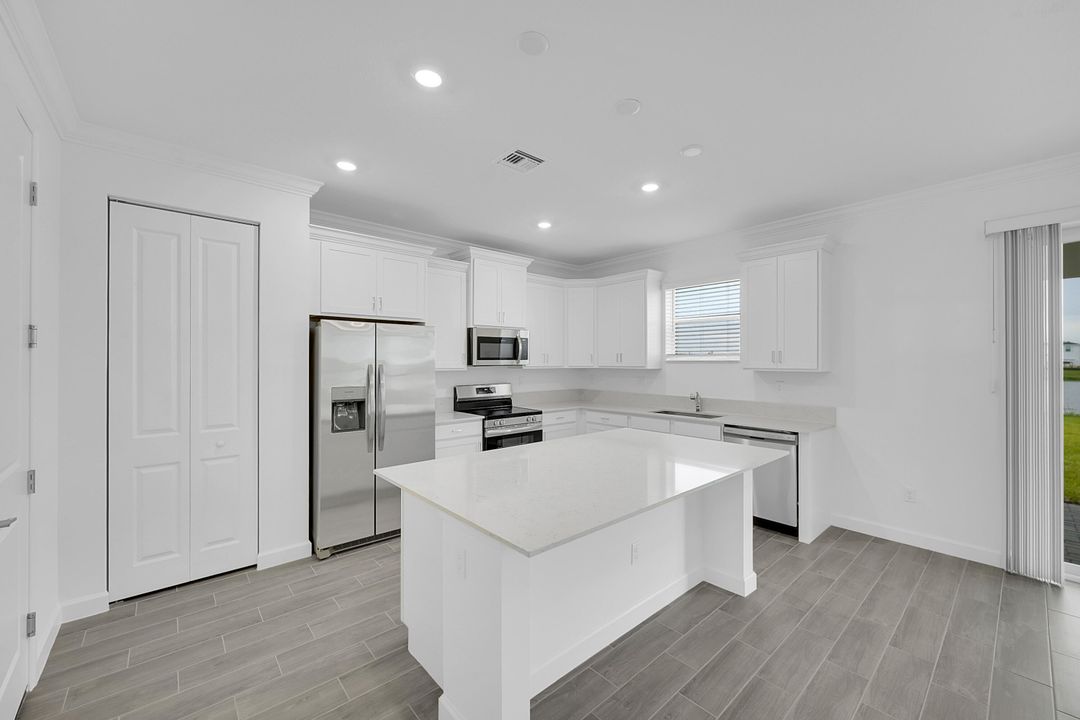 En Venta: $449,000 (4 camas, 2 baños, 2583 Pies cuadrados)