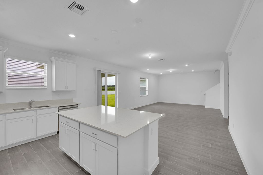 En Venta: $449,000 (4 camas, 2 baños, 2583 Pies cuadrados)