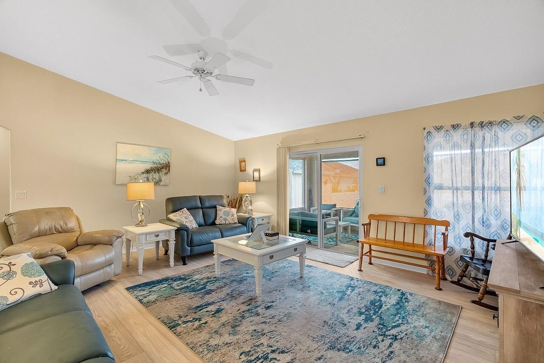 Activo con contrato: $319,900 (3 camas, 2 baños, 1438 Pies cuadrados)