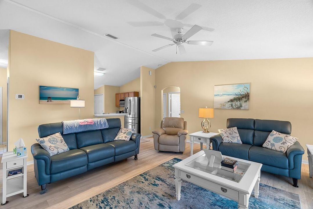 Activo con contrato: $319,900 (3 camas, 2 baños, 1438 Pies cuadrados)