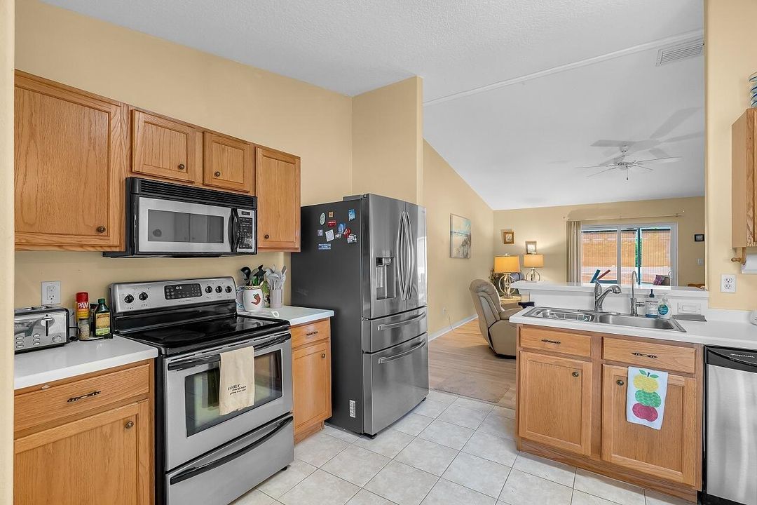 Activo con contrato: $319,900 (3 camas, 2 baños, 1438 Pies cuadrados)