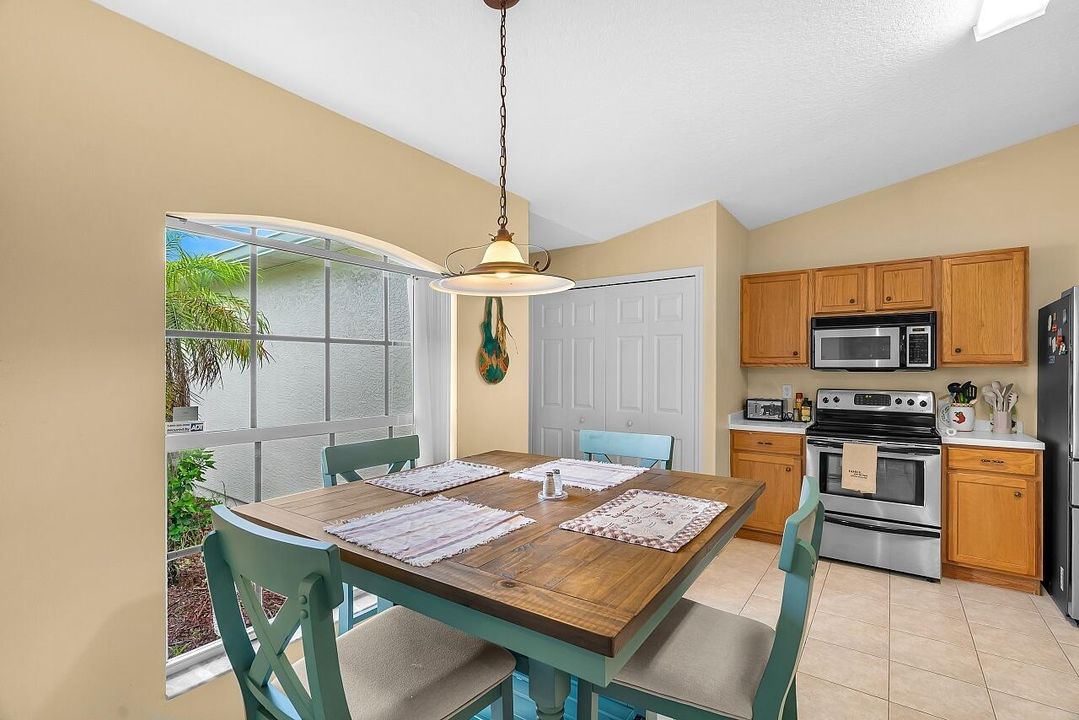 Activo con contrato: $319,900 (3 camas, 2 baños, 1438 Pies cuadrados)