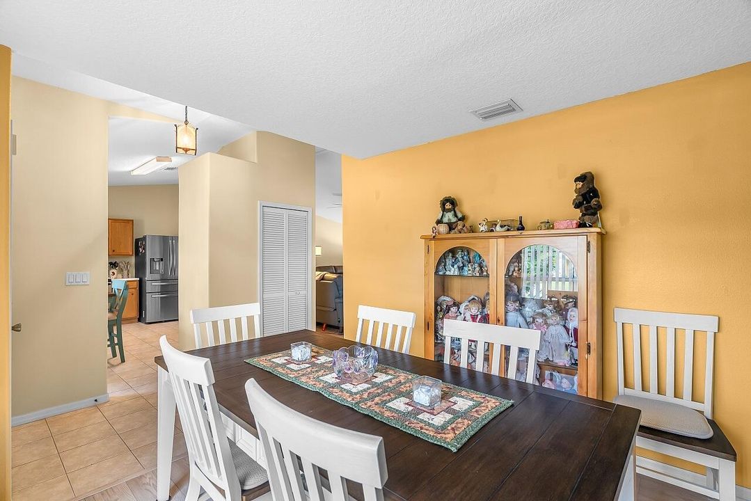 Activo con contrato: $319,900 (3 camas, 2 baños, 1438 Pies cuadrados)