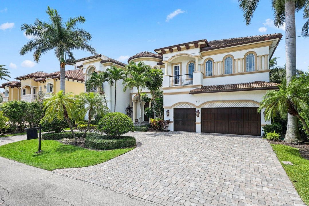 Под контрактом: $4,485,000 (7 спален, 7 ванн, 6907 Квадратных фут)