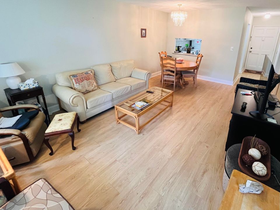 На продажу: $63,500 (1 спален, 1 ванн, 744 Квадратных фут)