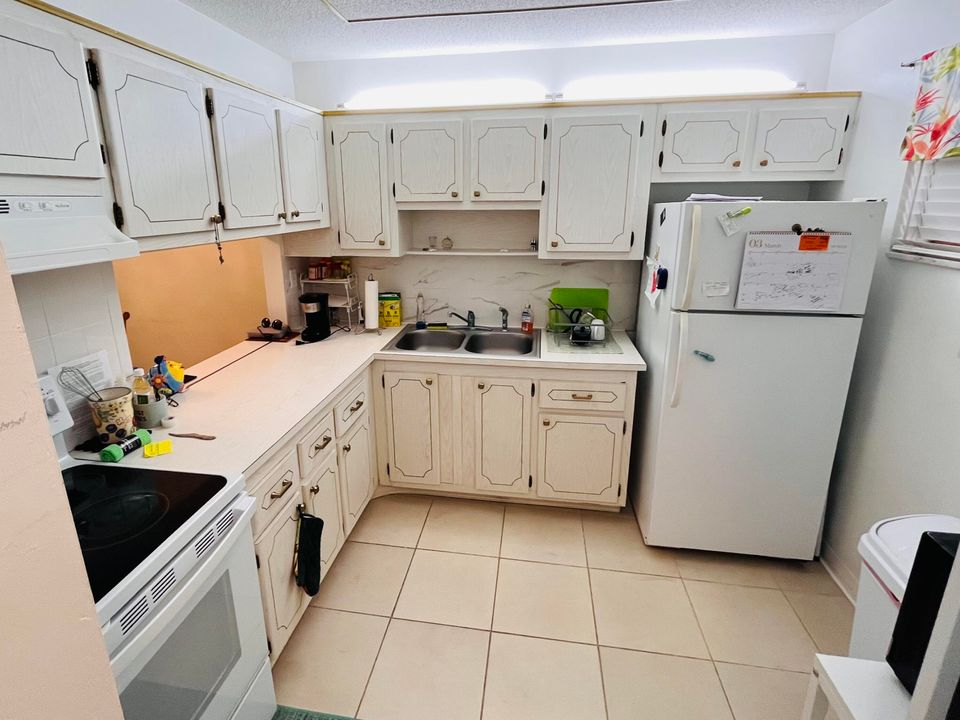 На продажу: $63,500 (1 спален, 1 ванн, 744 Квадратных фут)