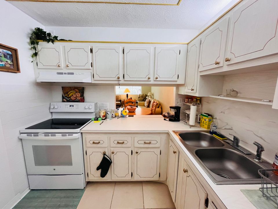 На продажу: $63,500 (1 спален, 1 ванн, 744 Квадратных фут)