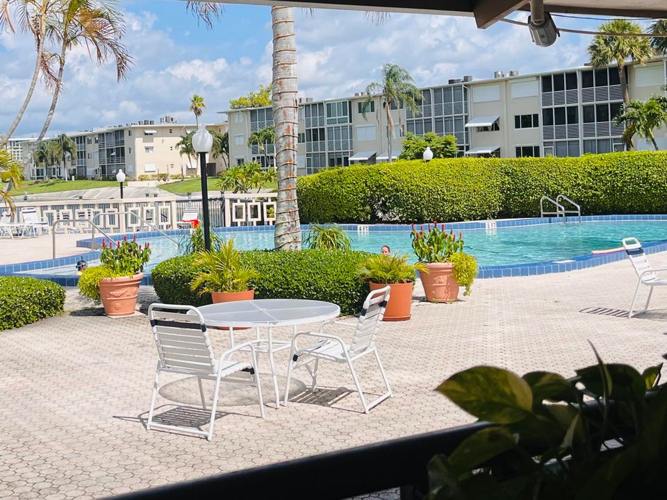 На продажу: $63,500 (1 спален, 1 ванн, 744 Квадратных фут)