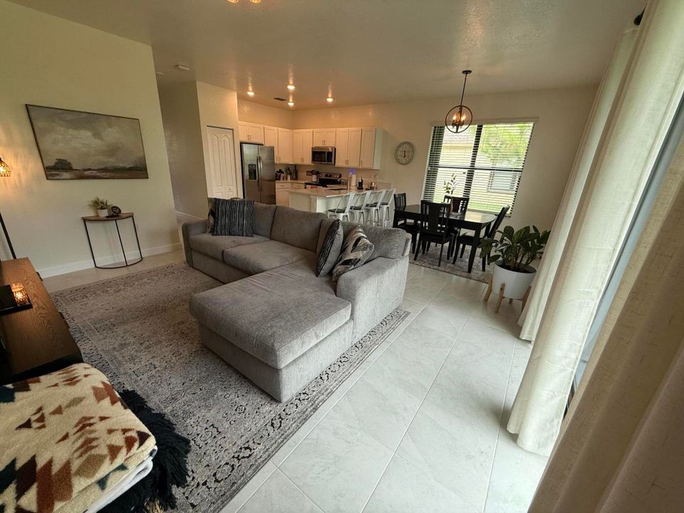 В аренду: $2,100 (3 спален, 2 ванн, 1429 Квадратных фут)