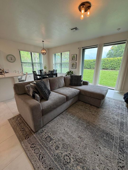 В аренду: $2,100 (3 спален, 2 ванн, 1429 Квадратных фут)