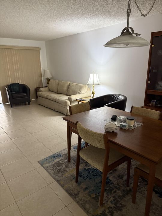 For Sale: $159,900 (2 beds, 2 baths, 1078 Square Feet)