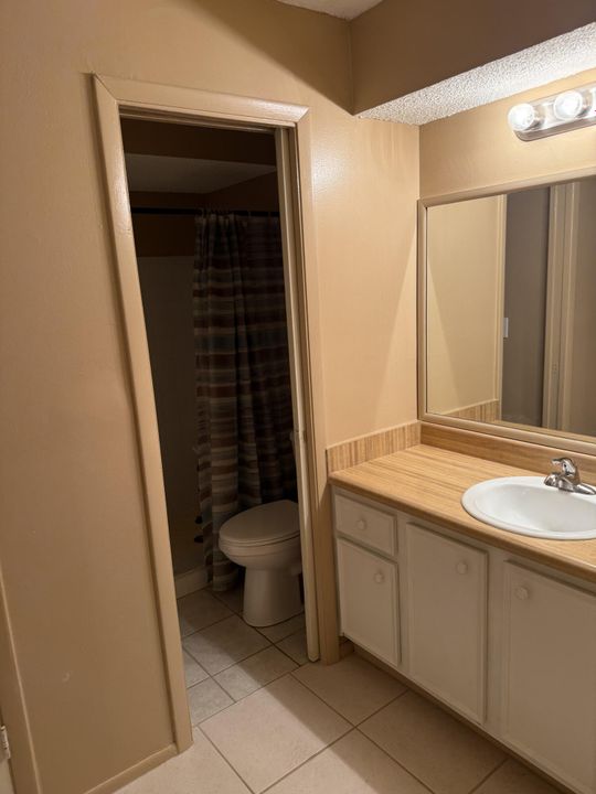 For Sale: $159,900 (2 beds, 2 baths, 1078 Square Feet)