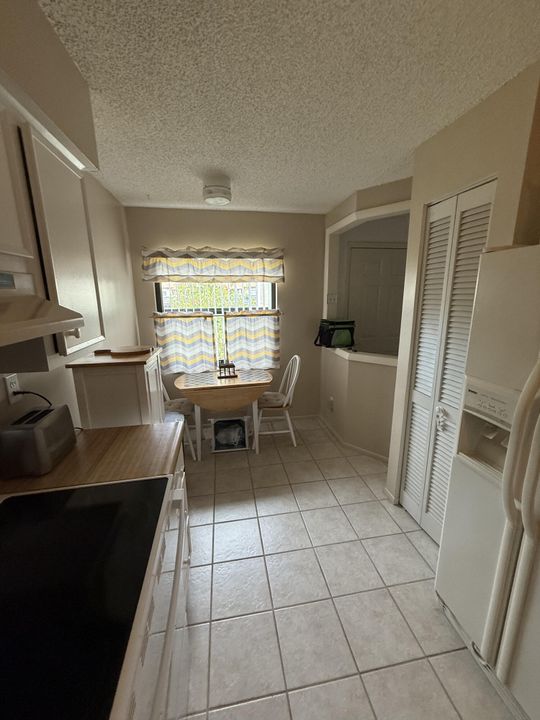 For Sale: $159,900 (2 beds, 2 baths, 1078 Square Feet)