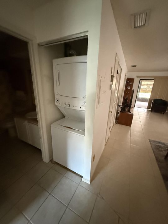 For Sale: $159,900 (2 beds, 2 baths, 1078 Square Feet)