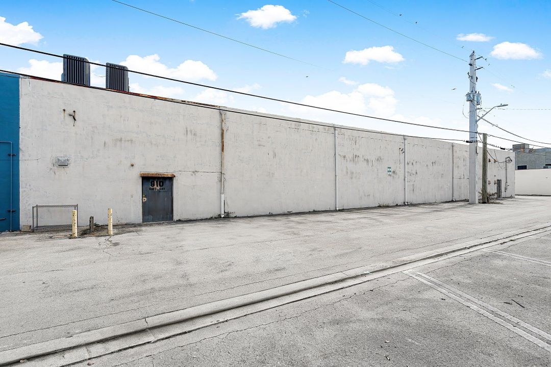 На продажу: $2,850,000 (0 спален, 0 ванн, 8931 Квадратных фут)