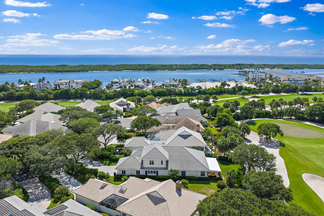 Vendido Recientemente: $3,199,000 (3 camas, 3 baños, 3981 Pies cuadrados)