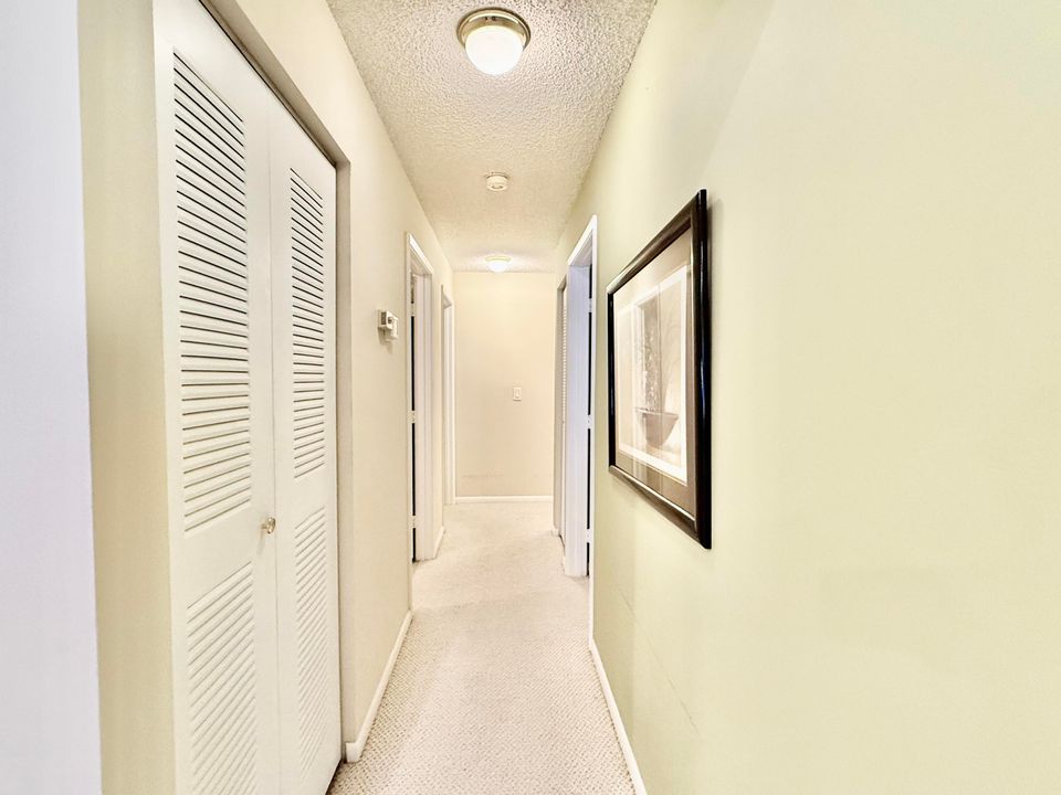 For Sale: $275,000 (2 beds, 2 baths, 1162 Square Feet)