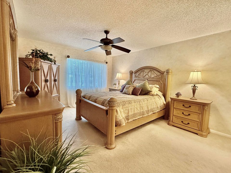 For Sale: $275,000 (2 beds, 2 baths, 1162 Square Feet)