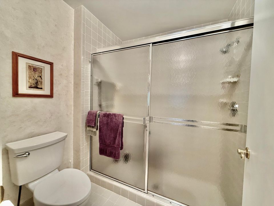 For Sale: $275,000 (2 beds, 2 baths, 1162 Square Feet)