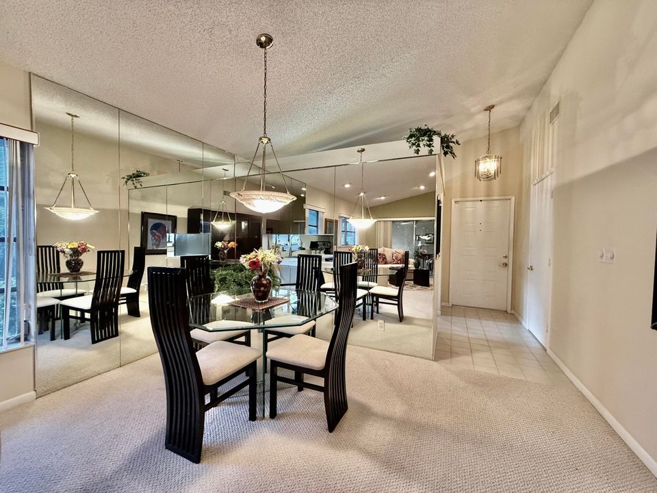 For Sale: $275,000 (2 beds, 2 baths, 1162 Square Feet)