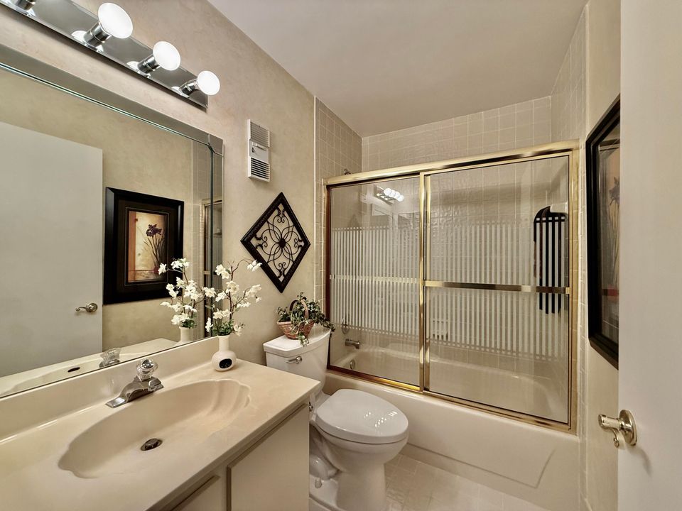 For Sale: $275,000 (2 beds, 2 baths, 1162 Square Feet)