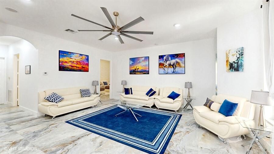 出租: $20,000 (6 贝兹, 4 浴室, 3345 平方英尺)