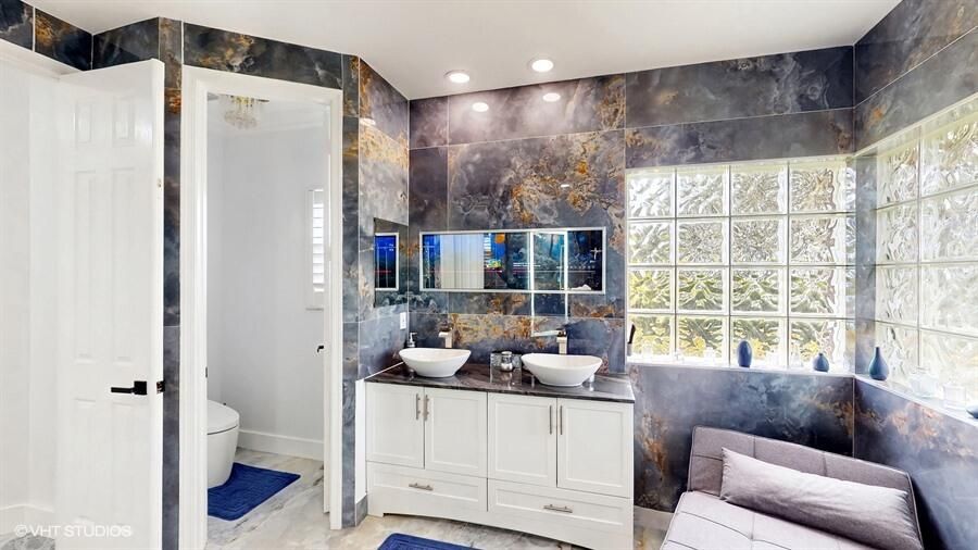 出租: $20,000 (6 贝兹, 4 浴室, 3345 平方英尺)