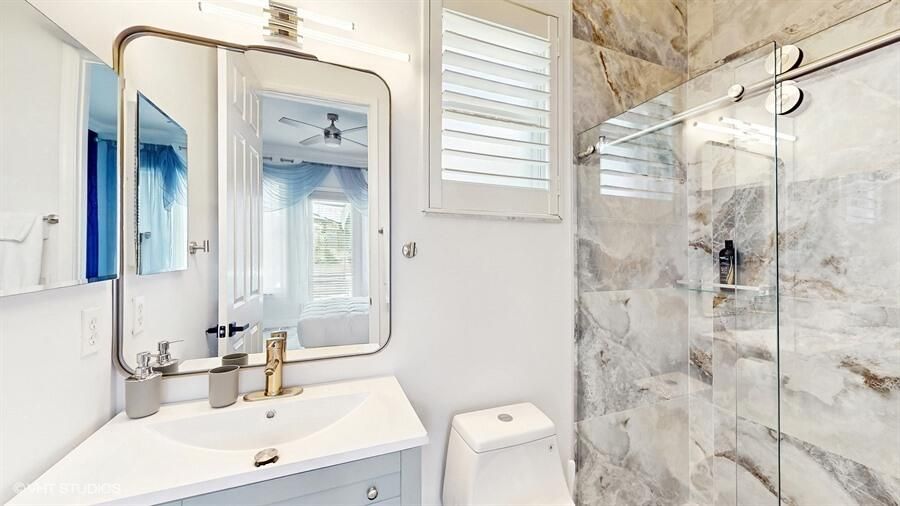 出租: $20,000 (6 贝兹, 4 浴室, 3345 平方英尺)