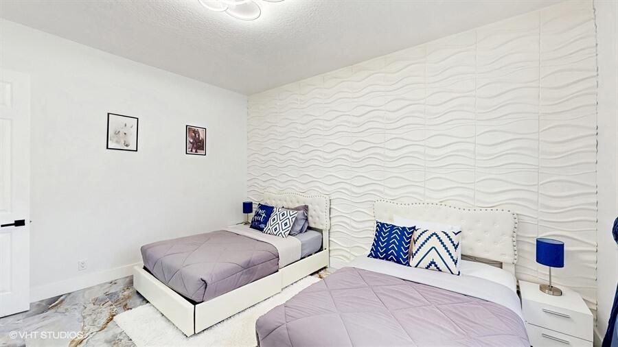 出租: $20,000 (6 贝兹, 4 浴室, 3345 平方英尺)