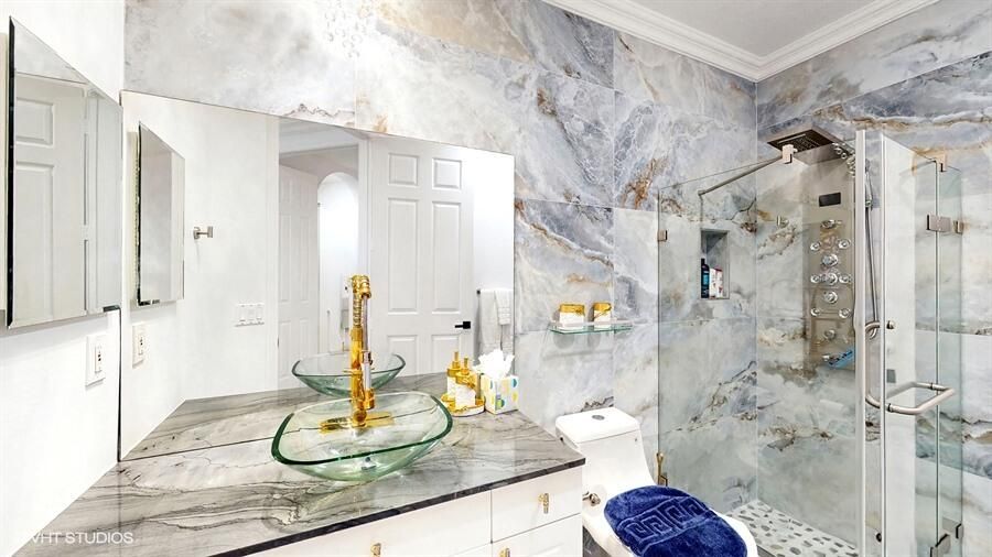 出租: $20,000 (6 贝兹, 4 浴室, 3345 平方英尺)