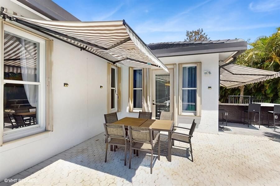 出租: $20,000 (6 贝兹, 4 浴室, 3345 平方英尺)