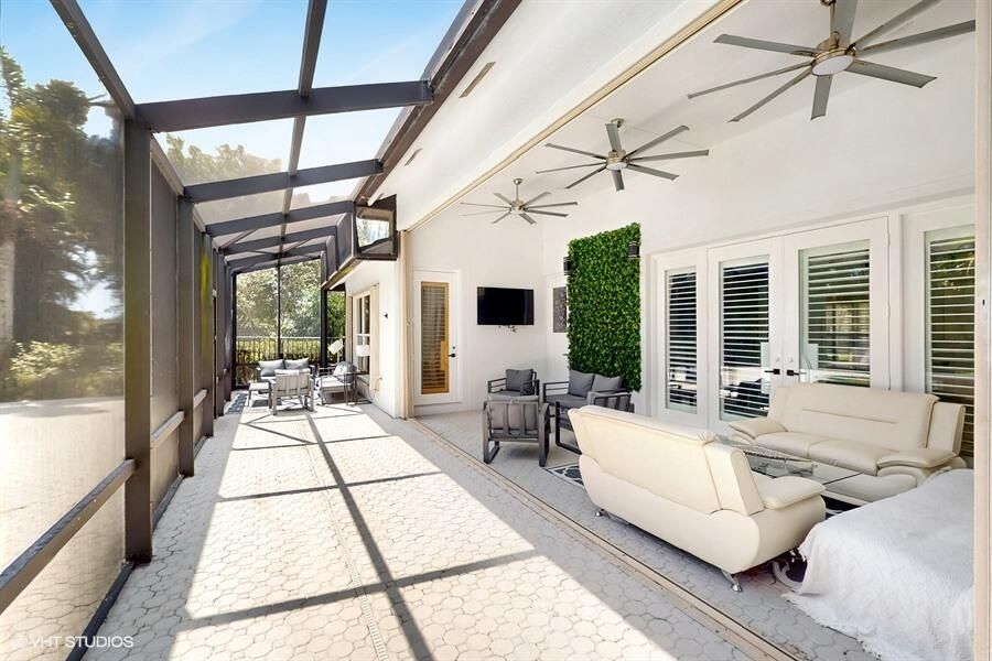 出租: $20,000 (6 贝兹, 4 浴室, 3345 平方英尺)