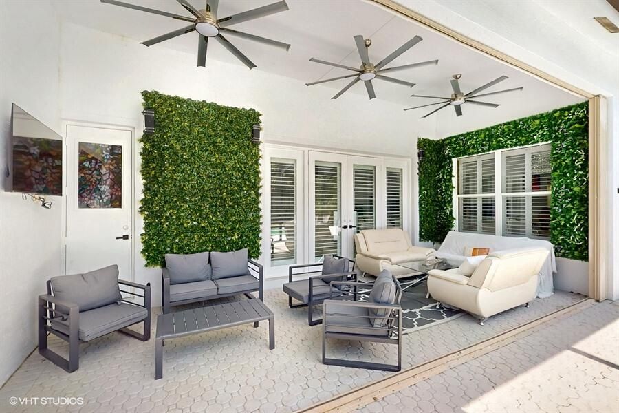 出租: $20,000 (6 贝兹, 4 浴室, 3345 平方英尺)