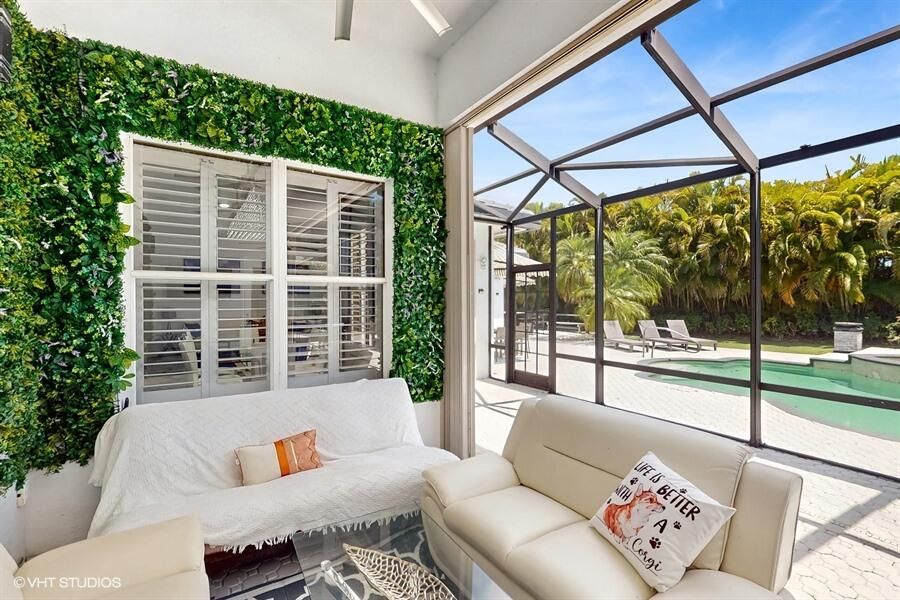 出租: $20,000 (6 贝兹, 4 浴室, 3345 平方英尺)