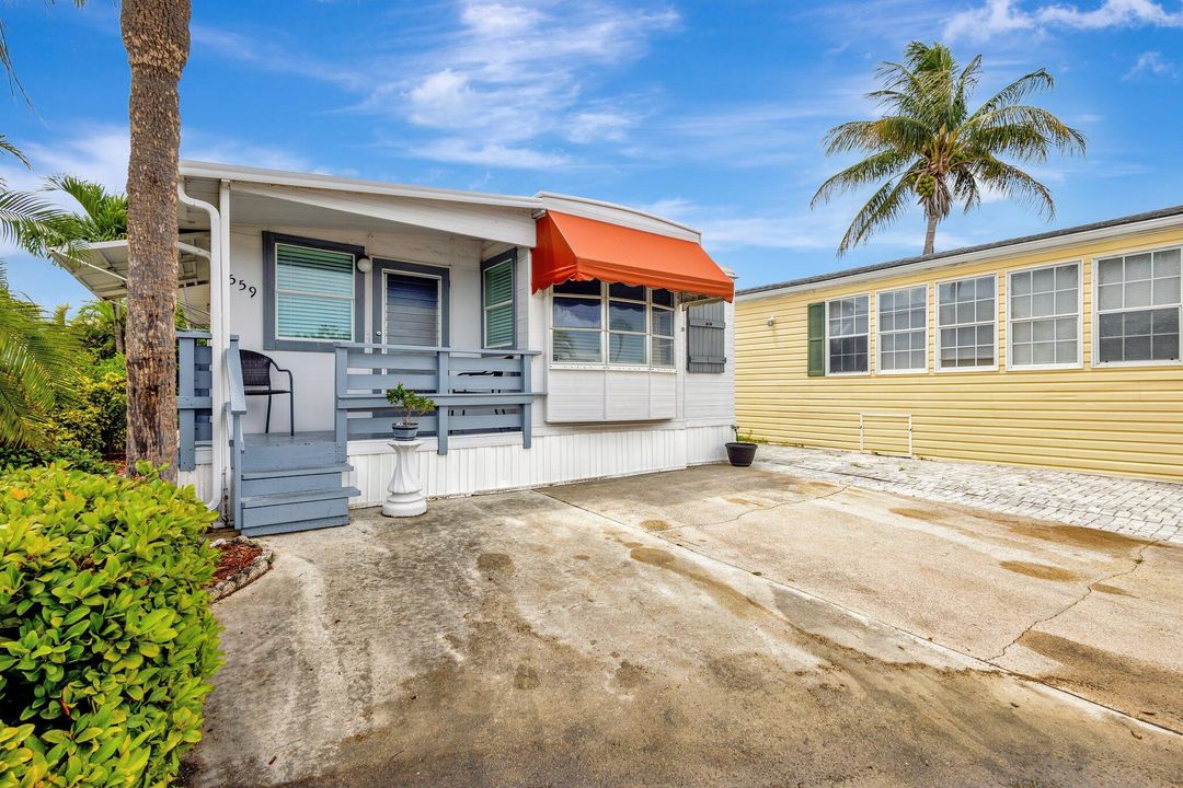 待售: $195,000 (1 贝兹, 1 浴室, 702 平方英尺)