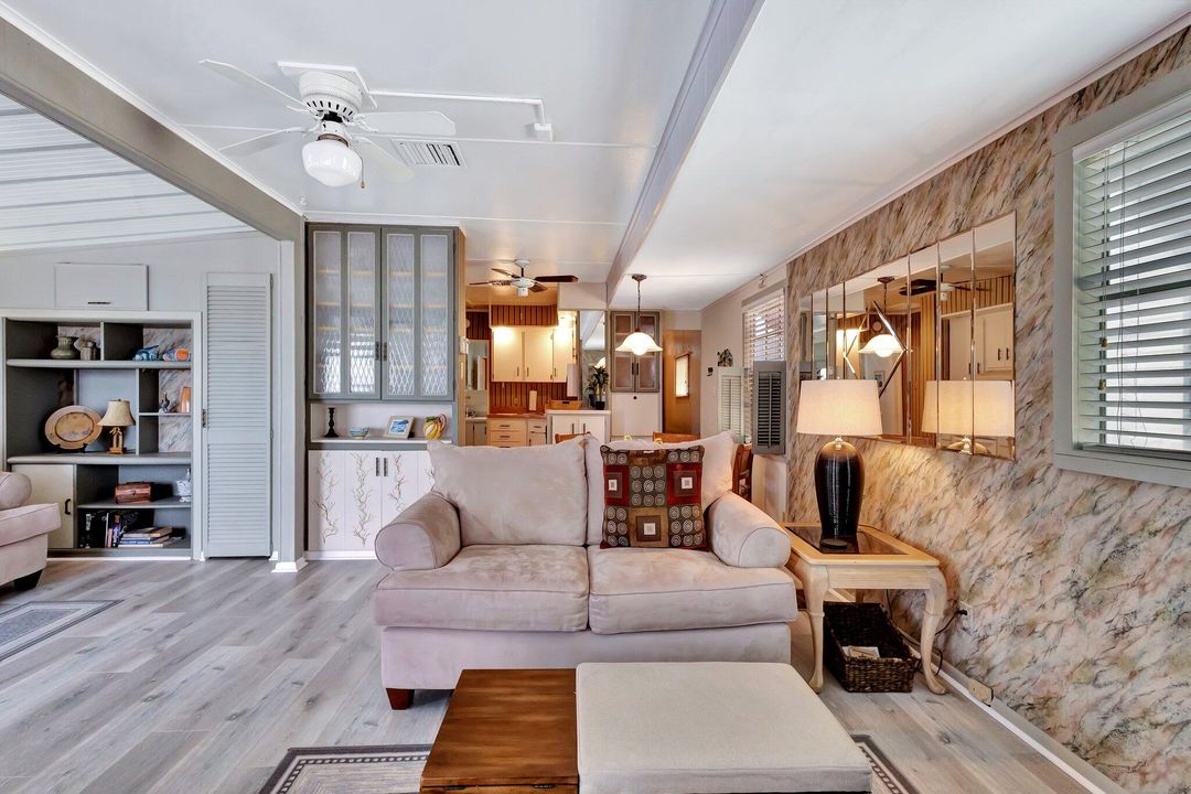 待售: $195,000 (1 贝兹, 1 浴室, 702 平方英尺)