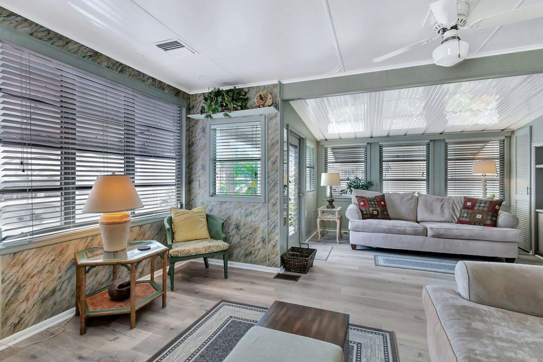 待售: $195,000 (1 贝兹, 1 浴室, 702 平方英尺)