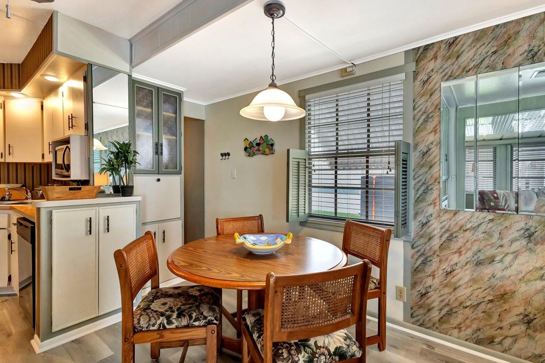 待售: $195,000 (1 贝兹, 1 浴室, 702 平方英尺)