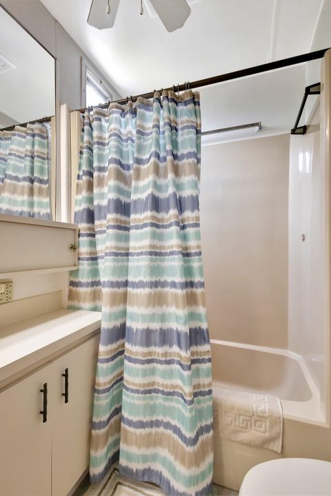 待售: $195,000 (1 贝兹, 1 浴室, 702 平方英尺)