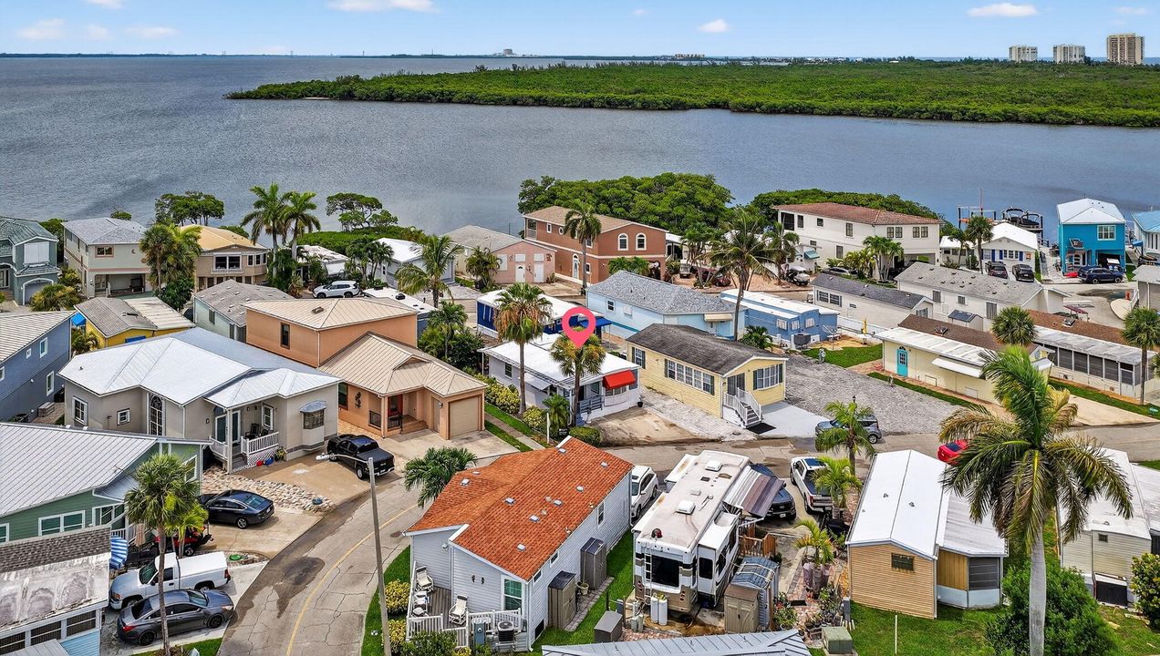 待售: $195,000 (1 贝兹, 1 浴室, 702 平方英尺)