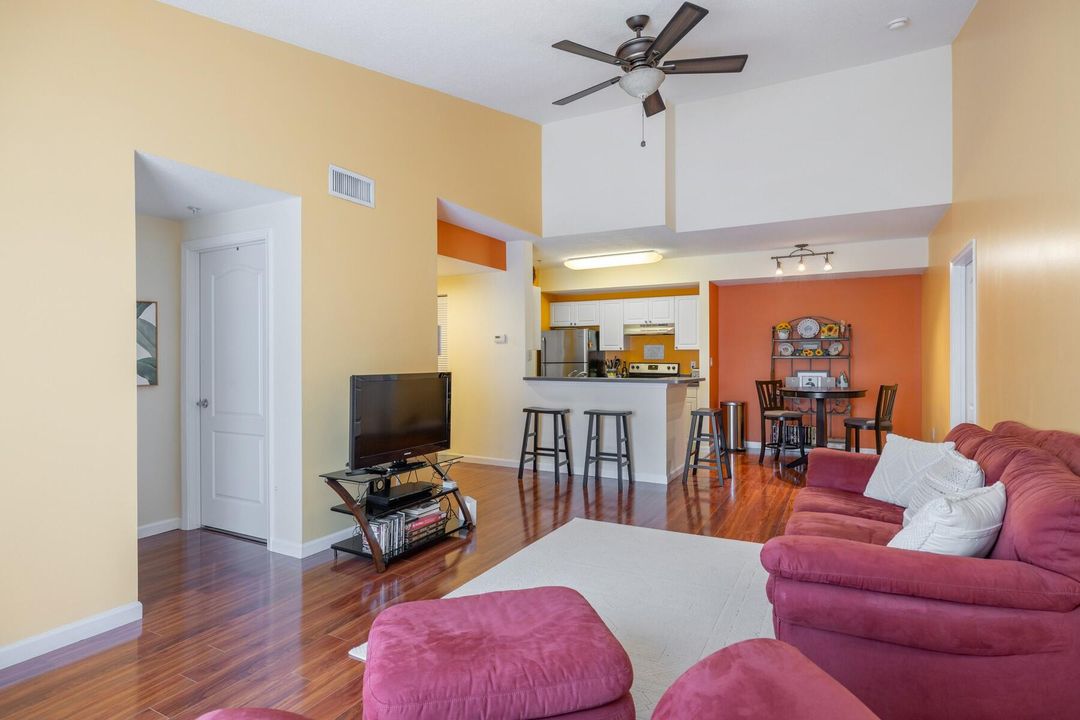 For Sale: $239,000 (2 beds, 2 baths, 994 Square Feet)
