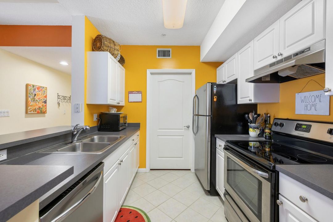 For Sale: $239,000 (2 beds, 2 baths, 994 Square Feet)