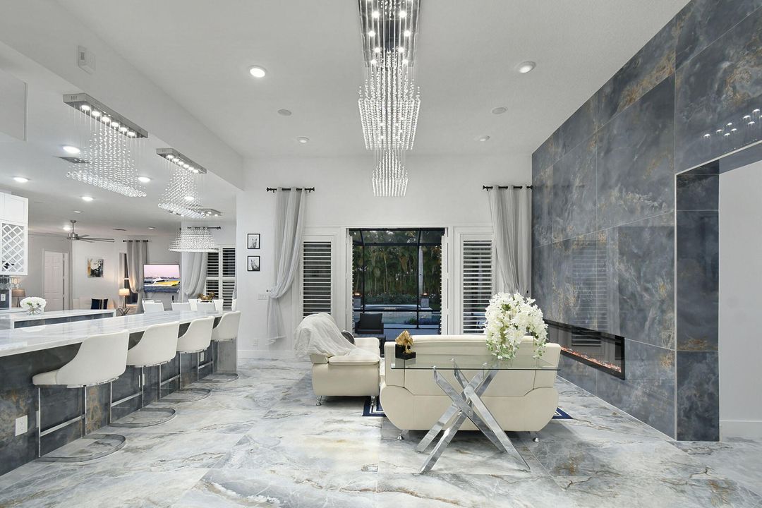 出租: $20,000 (6 贝兹, 4 浴室, 3345 平方英尺)