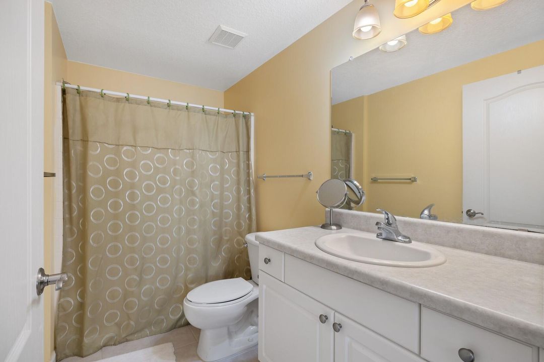 For Sale: $239,000 (2 beds, 2 baths, 994 Square Feet)