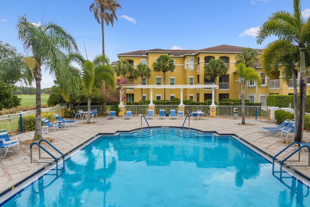 For Sale: $239,000 (2 beds, 2 baths, 994 Square Feet)