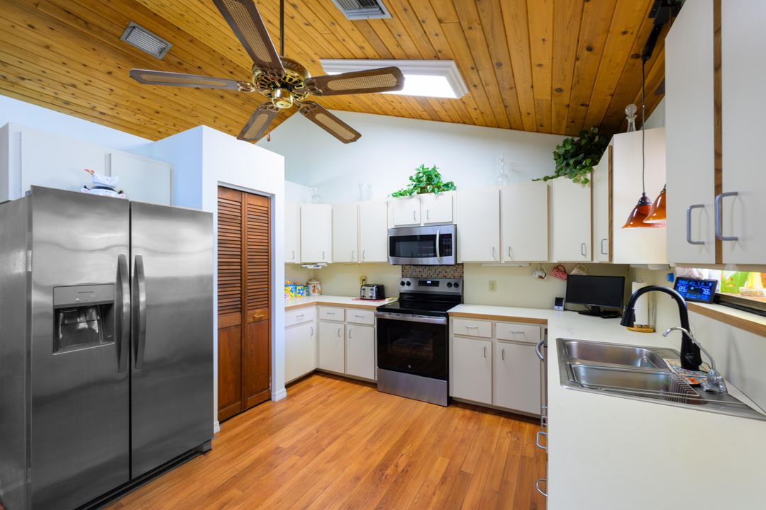 For Sale: $750,000 (3 beds, 2 baths, 2288 Square Feet)